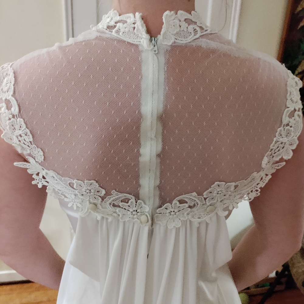 Vintage Wedding Dress - Picture 5 of 9